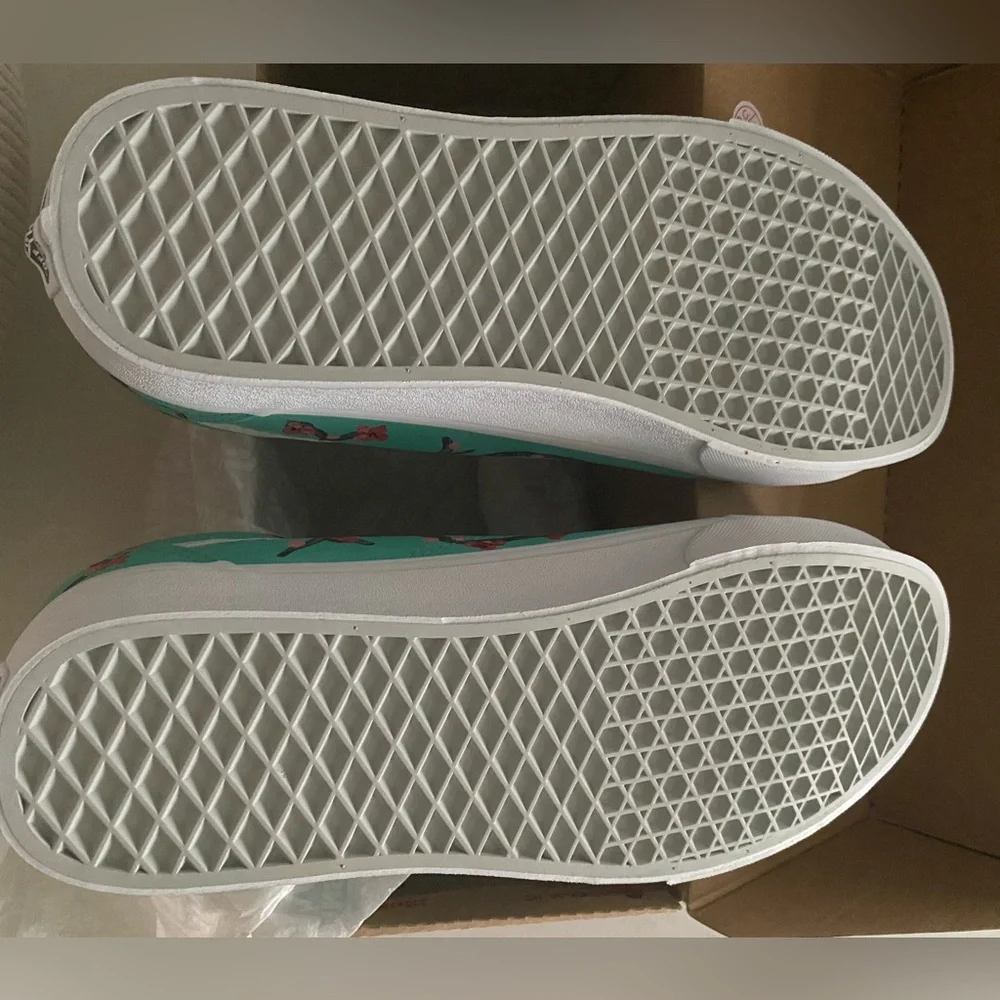 NWT Custom hand painted Vans - Picture 6 of 13